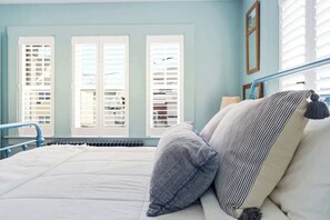 5 chambres, fer et planche à repasser, Wi-Fi, draps fournis