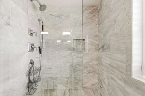 Shower, hair dryer, towels - Casa sul Mare – Near the Coast (Ogunquit)