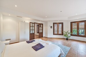 3 bedrooms, iron/ironing board, WiFi, bed sheets - Villa 'Jardin' con vistas a la montaña, Wi-Fi y aire acondicionado (Coín)