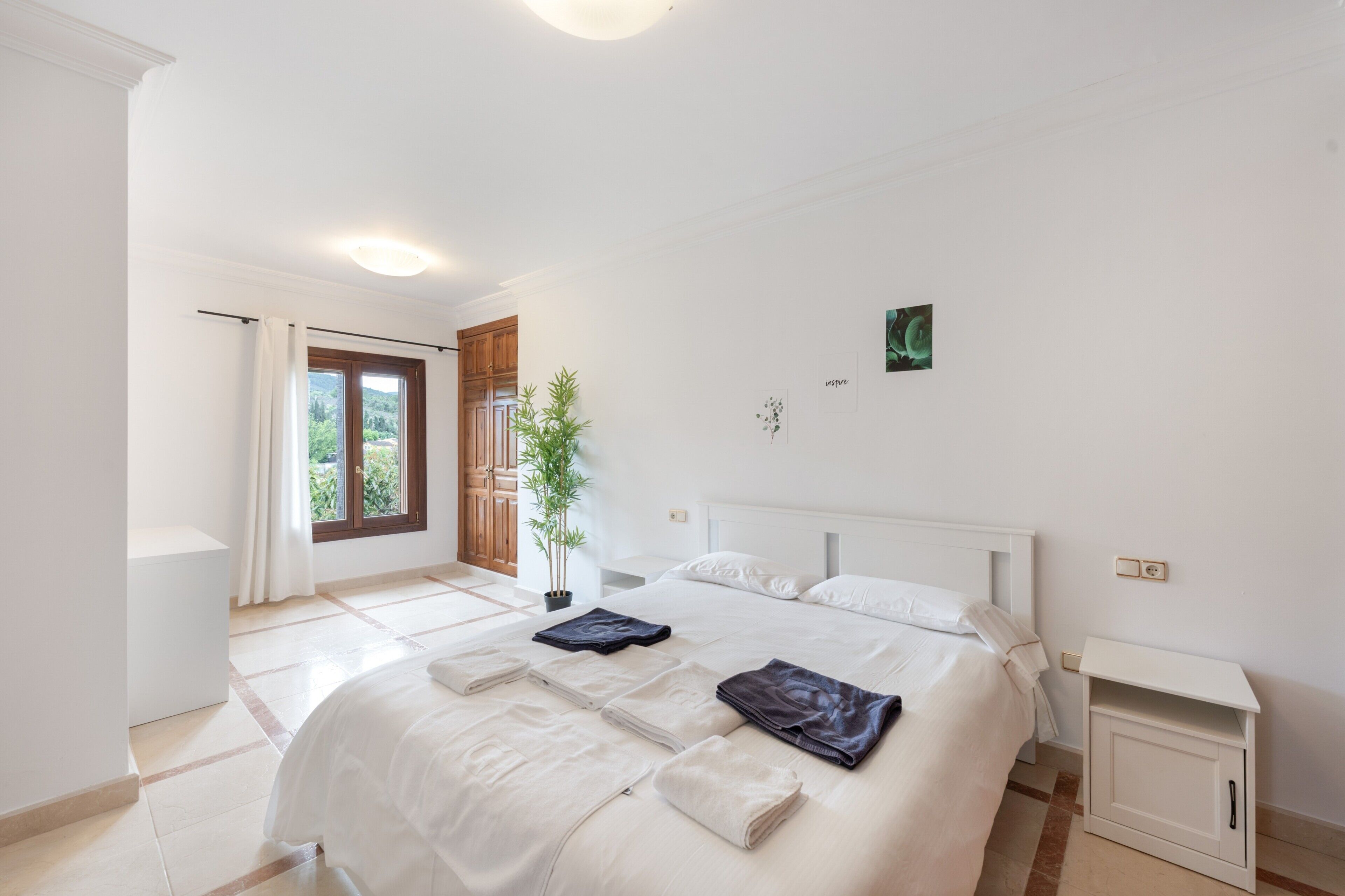 3 chambres, fer et planche à repasser, Wi-Fi, draps fournis