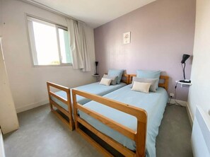1 bedroom, iron/ironing board, bed sheets - T2 apartment on the 1st line of the beach at Le Couchant (La Grande-Motte)