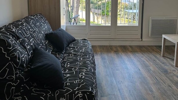 TV - Charming quiet studio in Ponant with balcony (La Grande-Motte)