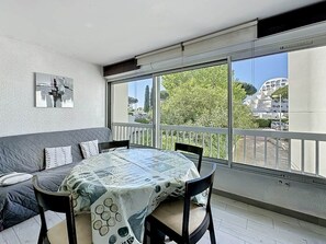 Dining - Spacious apartment with cabin, beach 2 steps away. (La Grande-Motte)