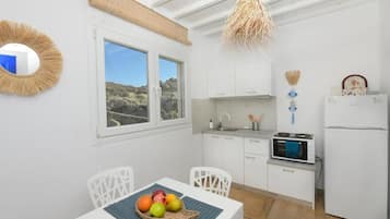 Apartemen Comfort, balkon, pemandangan gunung | Dapur pribadi