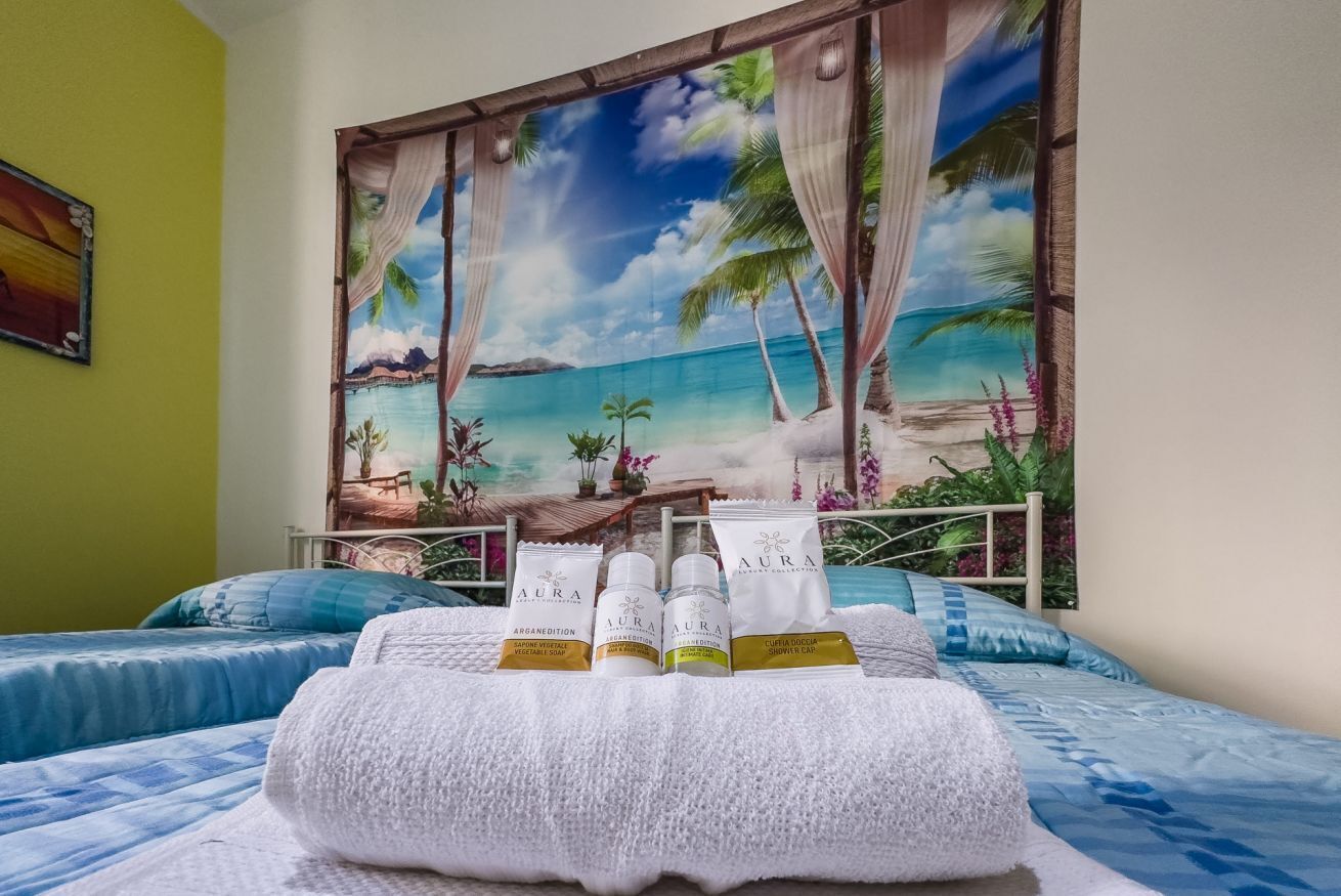 2 Schlafzimmer, Schreibtisch