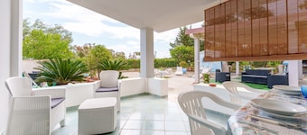 Sardinian Apartment with Private Terrace 3 Minutes’ Walk from the Beach