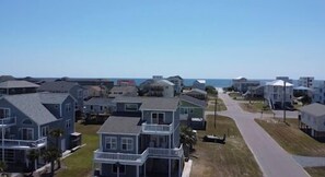 Exterior - Cozy 3-Bedroom Retreat with Ocean Views in Topsail Beach (Topsail Beach)