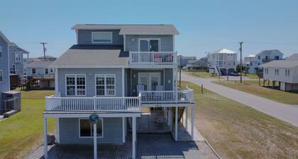 Cozy 3-Bedroom Retreat with Ocean Views in Topsail Beach