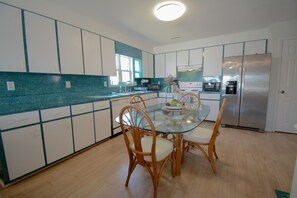 Fridge, microwave, stovetop, dishwasher - Cozy 3-Bedroom Retreat with Ocean Views in Topsail Beach (Topsail Beach)