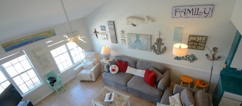 Cozy 3-Bedroom Retreat with Ocean Views in Topsail Beach