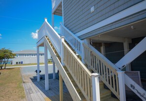 Property grounds - Cozy 3-Bedroom Retreat with Ocean Views in Topsail Beach (Topsail Beach)