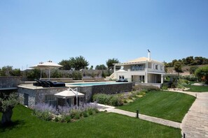 Exterior - MZ Eternity (Ermionida)