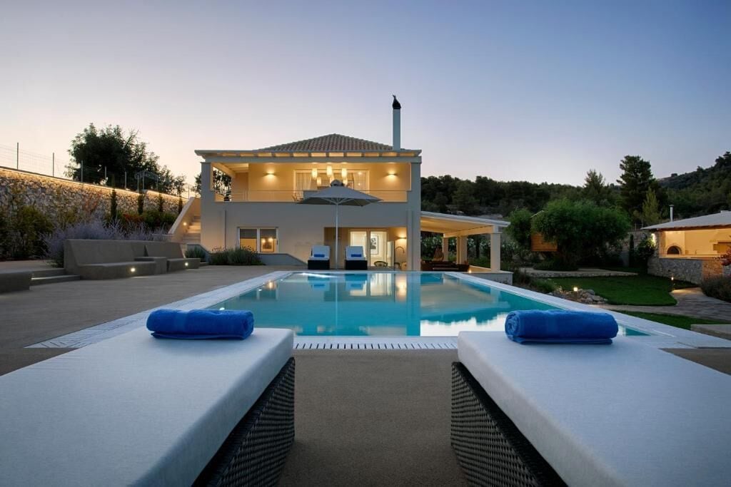 Outdoor pool, pool loungers