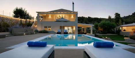 Outdoor pool, pool loungers