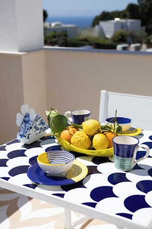 Outdoor dining - Palazzo Sant'Elena - Boutique Design Stay in Anacapri with Terrace (Anacapri)