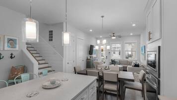 House, Multiple Beds (Emerald Escape 30A) | Interior