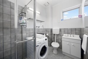 Hair dryer, towels - Unley Nook Cosy Living near CBD Parklands and Dining (Parkside)