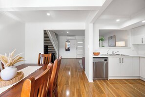 Dining - Halifax Charm Village Stay near Cafs and Parklands (Adelaide)