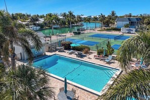 Outdoor pool - Sanibel Waterfront 3BR | Dock, Pool, Pickleball (Sanibel)
