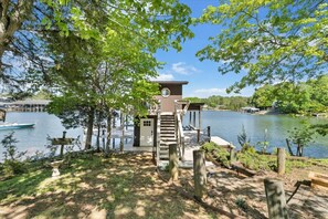 Exterior - What about Knob? Smith Mountain Lake (Moneta)
