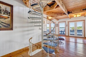 Interior - What about Knob? Smith Mountain Lake (Moneta)