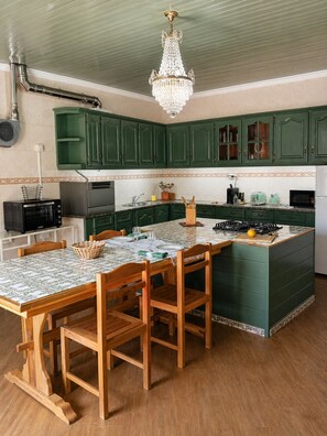 Fridge, microwave, oven, stovetop - An Encantada | Spa & Vista 180° | Casa de Artista (Alqueve - Folques)