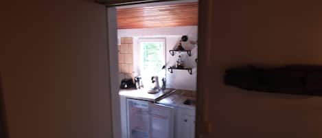Refrigerador, horno, parrilla de estufa y cafetera y tetera