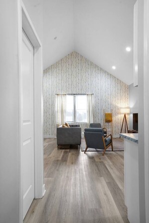 Living area - Luxe Downtown Townhome-Sleeps 6 Brand New Build! (Indianapolis)