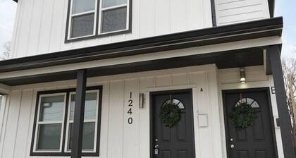 Luxe Downtown Townhome-Sleeps 6 Brand New Build!
