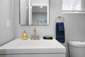 Bathroom - Luxe Downtown Townhome-Sleeps 6 Brand New Build! (Indianapolis)