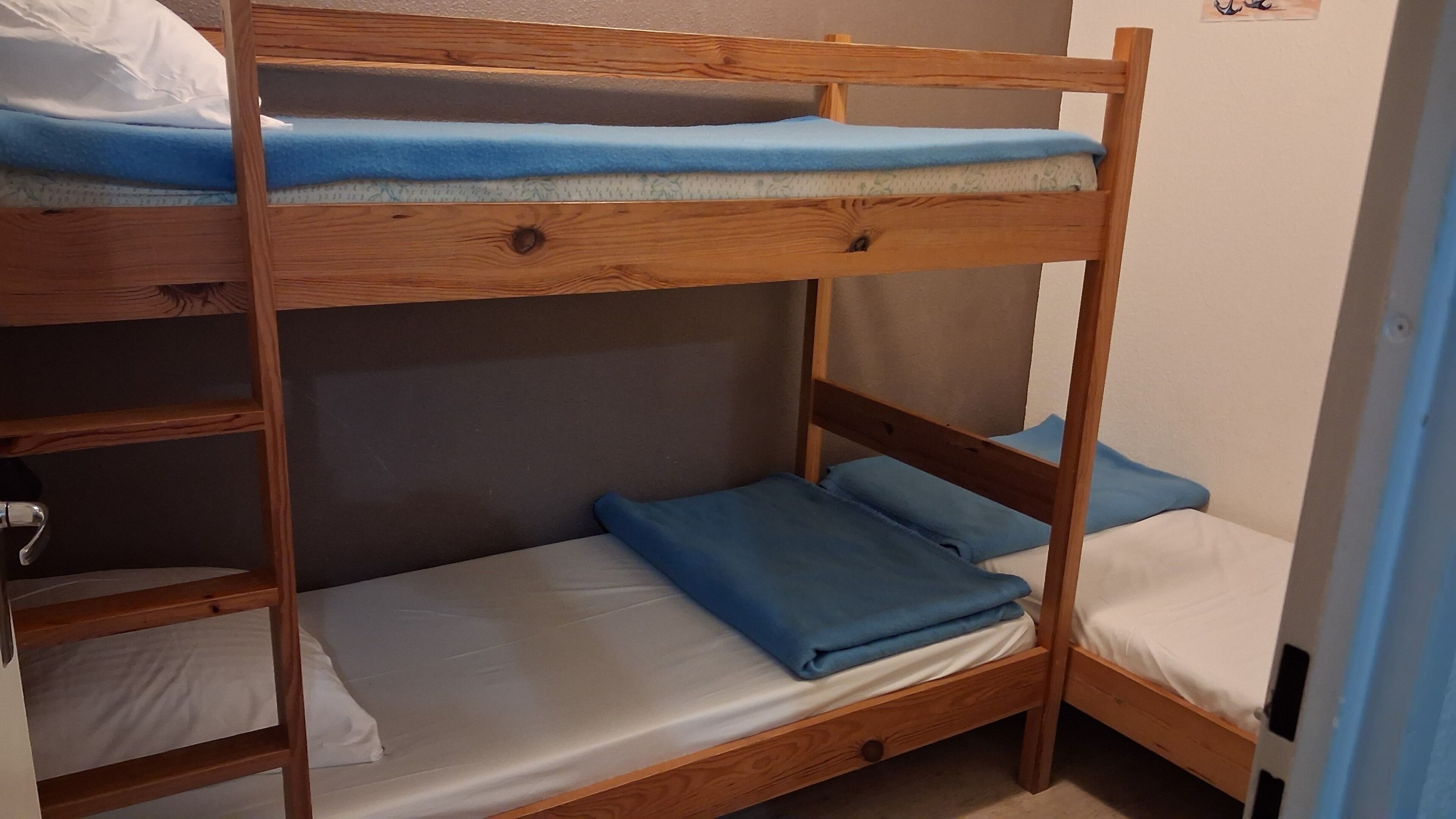 2 slaapkamers, een strijkplank/strijkijzer, beddengoed