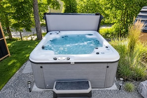 Bañera de hidromasaje al aire libre