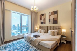 2 bedrooms, iron/ironing board, Internet, bed sheets - Wake Up to Harbour Views | Spacious 2BR | Marina (Dubai)