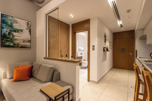 TV - Boutique Affini Studio w/ Balcony, Pool & Gym (Dubai)