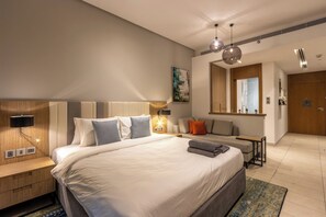 Iron/ironing board, Internet, bed sheets - Boutique Affini Studio w/ Balcony, Pool & Gym (Dubai)