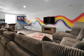 TV, fireplace