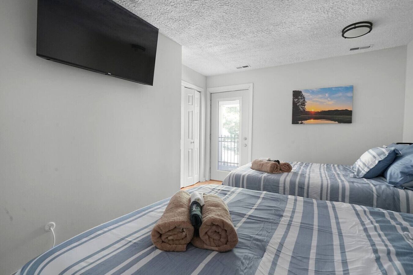 Bureau, fer et planche à repasser, Wi-Fi, draps fournis