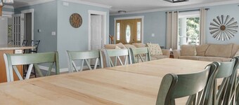 Avon Farmhouse-Sleeps 14 Game Room, Hot Tub, Pond!