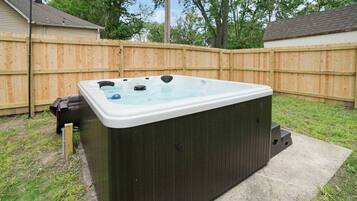 Baignoire à remous extérieure
