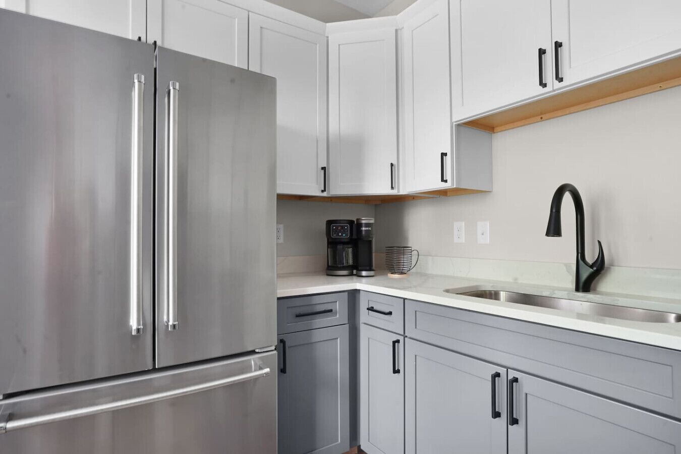 Fridge, microwave, oven, coffee/tea maker