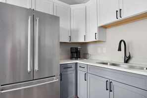 Fridge, microwave, oven, coffee/tea maker