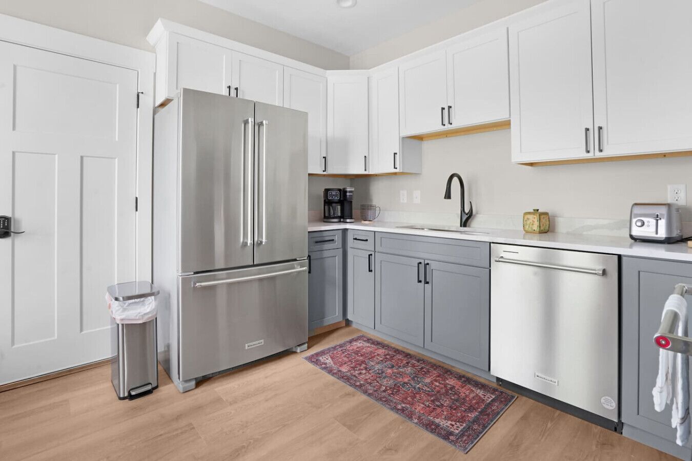 Fridge, microwave, oven, coffee/tea maker