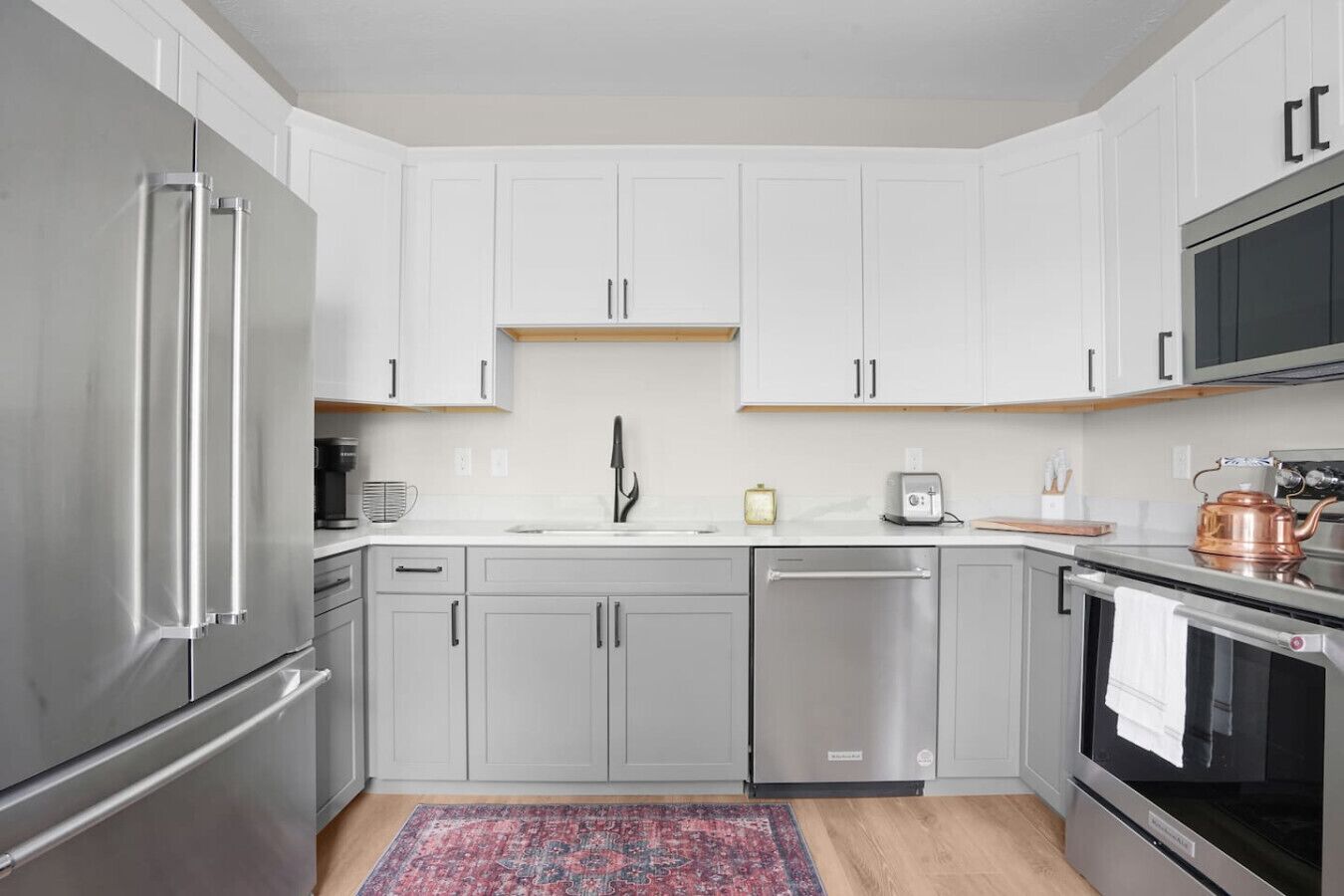 Fridge, microwave, oven, coffee/tea maker