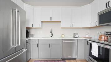 Fridge, microwave, oven, coffee/tea maker