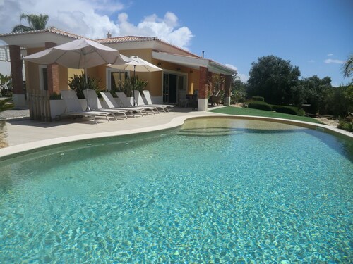 Beautiful villa near Meia Praia, Lagos with solar heated pool & lots of space