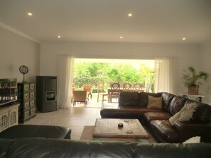 Living area - Beautiful villa near Meia Praia, Lagos with solar heated pool & lots of space (Lagos)