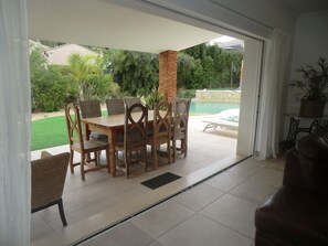 Dining - Beautiful villa near Meia Praia, Lagos with solar heated pool & lots of space (Lagos)