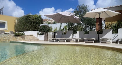 Beautiful villa near Meia Praia, Lagos with solar heated pool & lots of space
