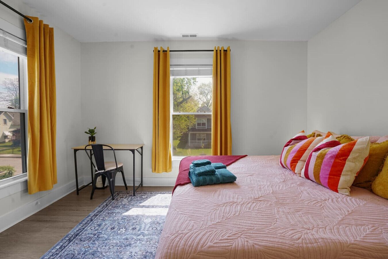 3 bedrooms, desk, iron/ironing board, WiFi