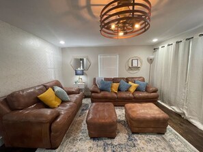 Living area - Wolf River Getaway-close to dock (Highway)